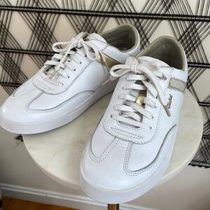 Olukai - Ha'upu White and gold some peeling comfy leather 6.5